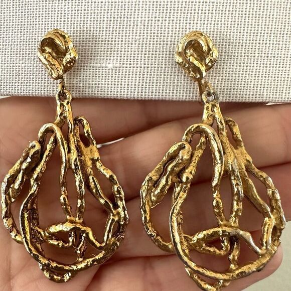 Vintage gold tone abstract modernist dangle clip on earrings - Picture 1 of 7
